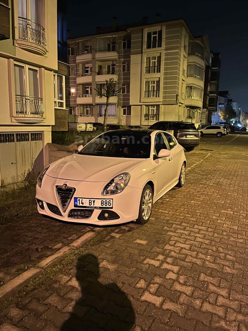 Sahibinden Alfa Romeo Giulietta 1.4 TB Distinctive 2011 Model Bolu 191.000 km Beyaz 4
