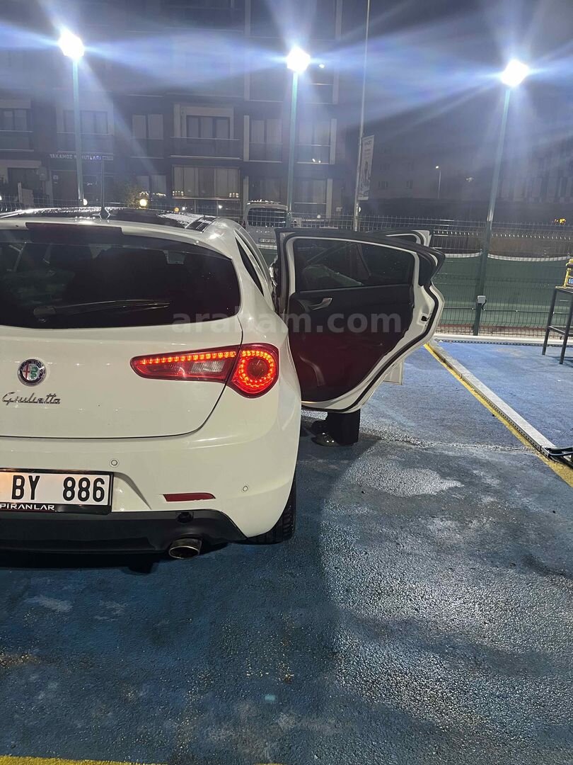 Sahibinden Alfa Romeo Giulietta 1.4 TB Distinctive 2011 Model Bolu 191.000 km Beyaz 2