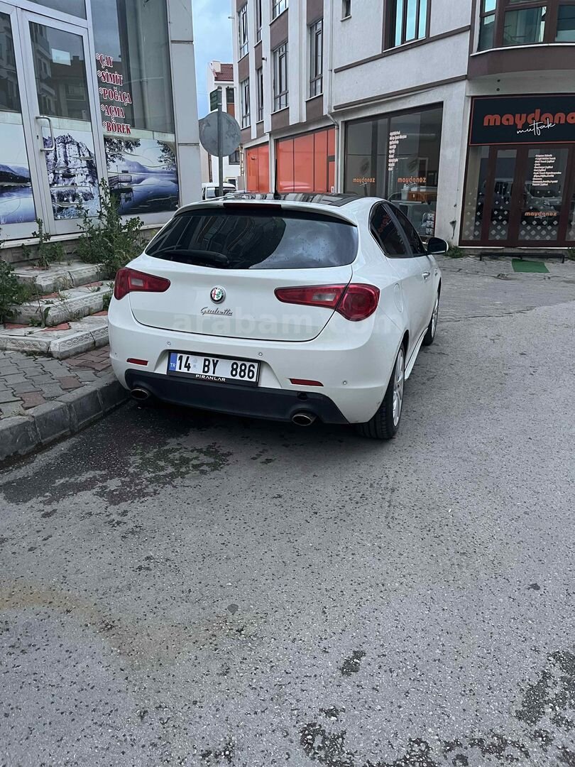 Sahibinden Alfa Romeo Giulietta 1.4 TB Distinctive 2011 Model Bolu 191.000 km Beyaz 3
