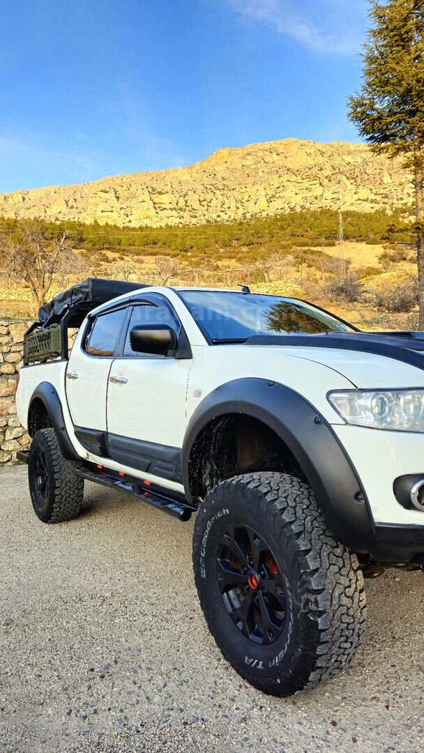 BAKIMLARI YENİ Sahibinden Mitsubishi L 200 4x4 Instyle 178 BG'lik 2013 Model 257.000 km 2