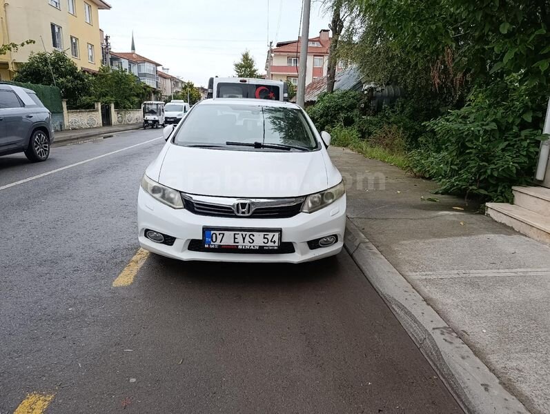Sahibinden Honda Civic 1.6 Elegance eko 2012 Model 166.900 km Beyaz