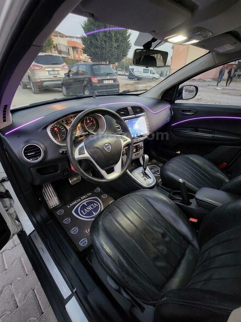 Sahibinden Lancia Delta 1.6 MJet 2011 Model İzmir 260.000 km Beyaz 5