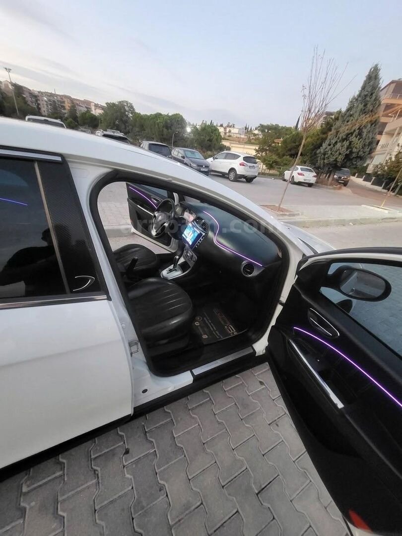 Sahibinden Lancia Delta 1.6 MJet 2011 Model İzmir 260.000 km Beyaz 7