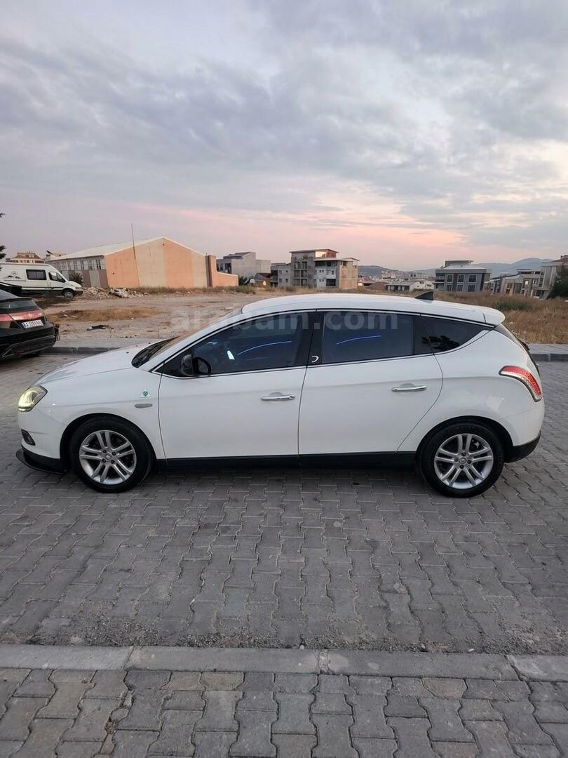Sahibinden Lancia Delta 1.6 MJet 2011 Model İzmir 260.000 km Beyaz 2