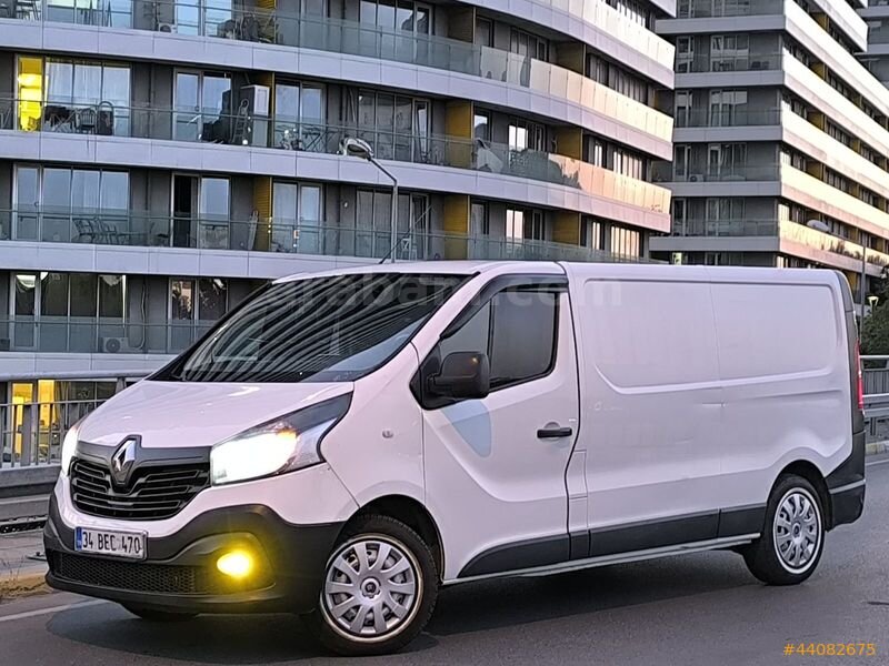 Galeriden Renault Trafic 1.6 DCI Grand Confort 2017 Model İstanbul 445.000 km Beyaz