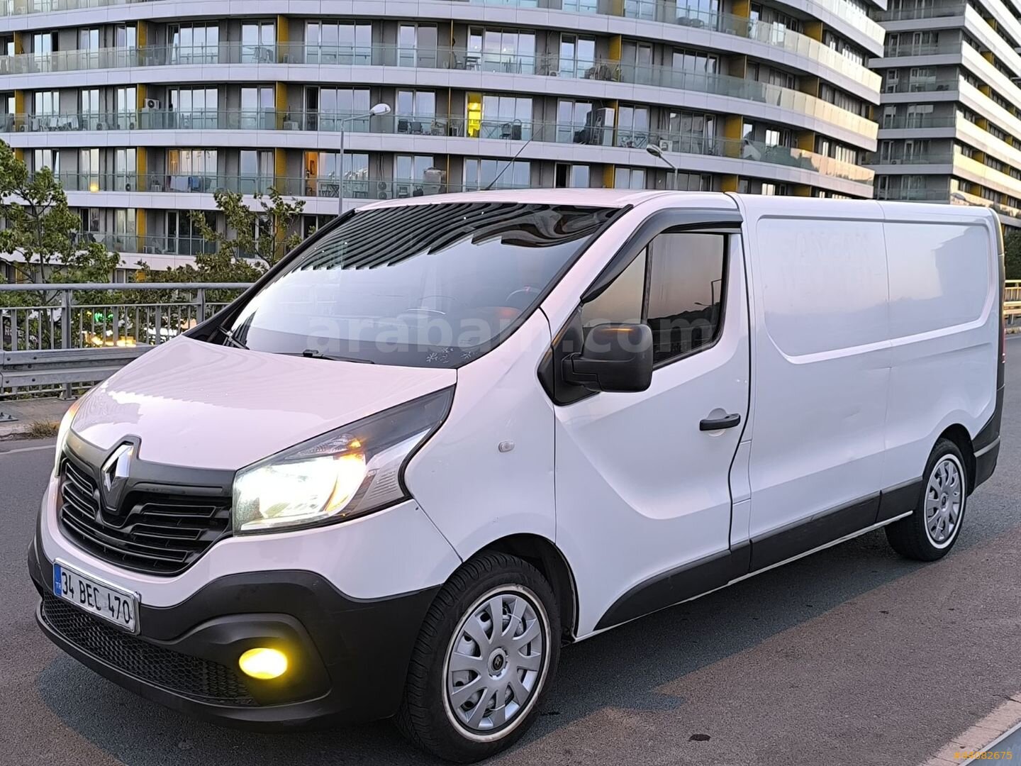 Galeriden Renault Trafic 1.6 DCI Grand Confort 2017 Model İstanbul 445.000 km Beyaz 3