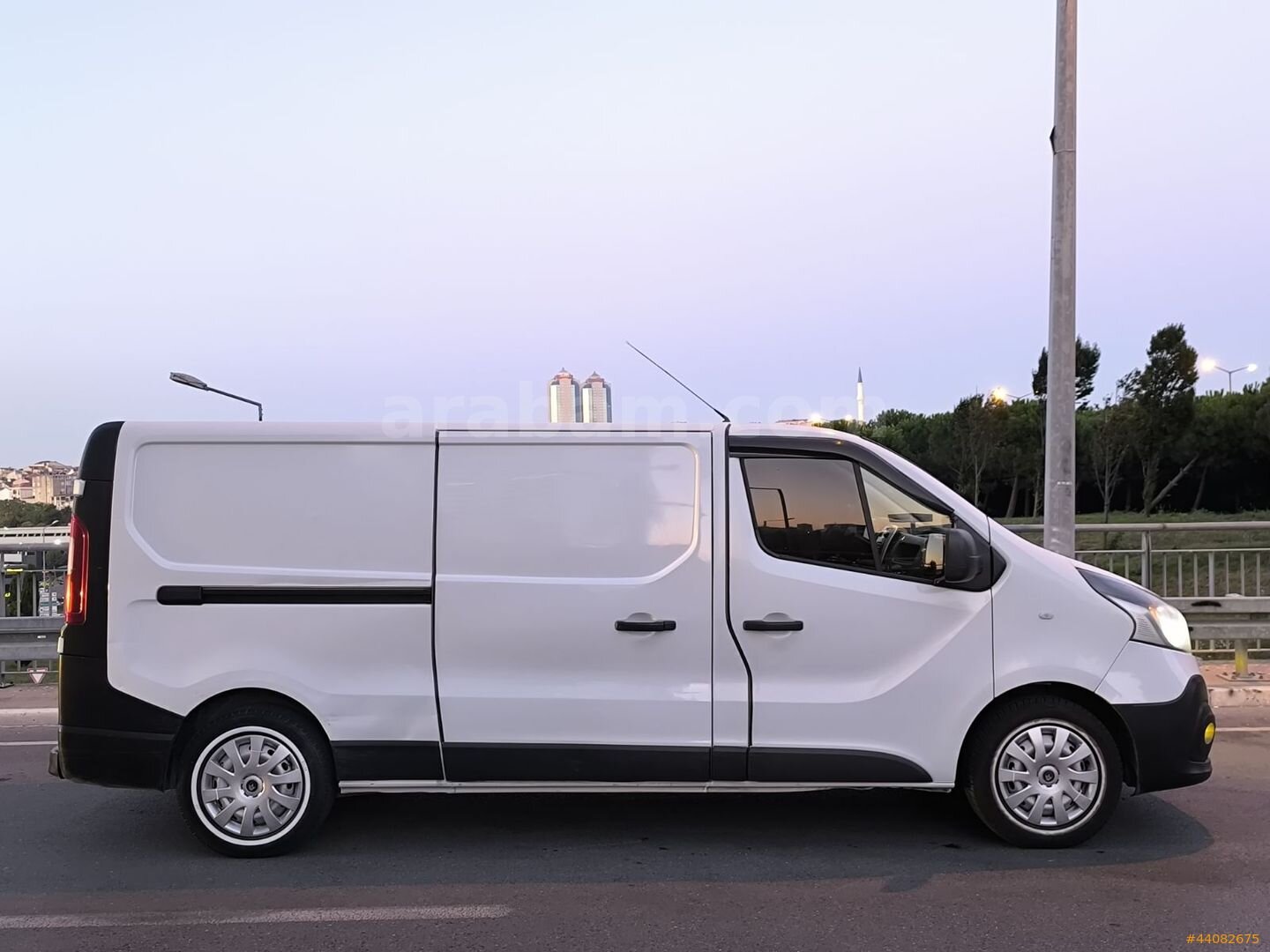 Galeriden Renault Trafic 1.6 DCI Grand Confort 2017 Model İstanbul 445.000 km Beyaz 7