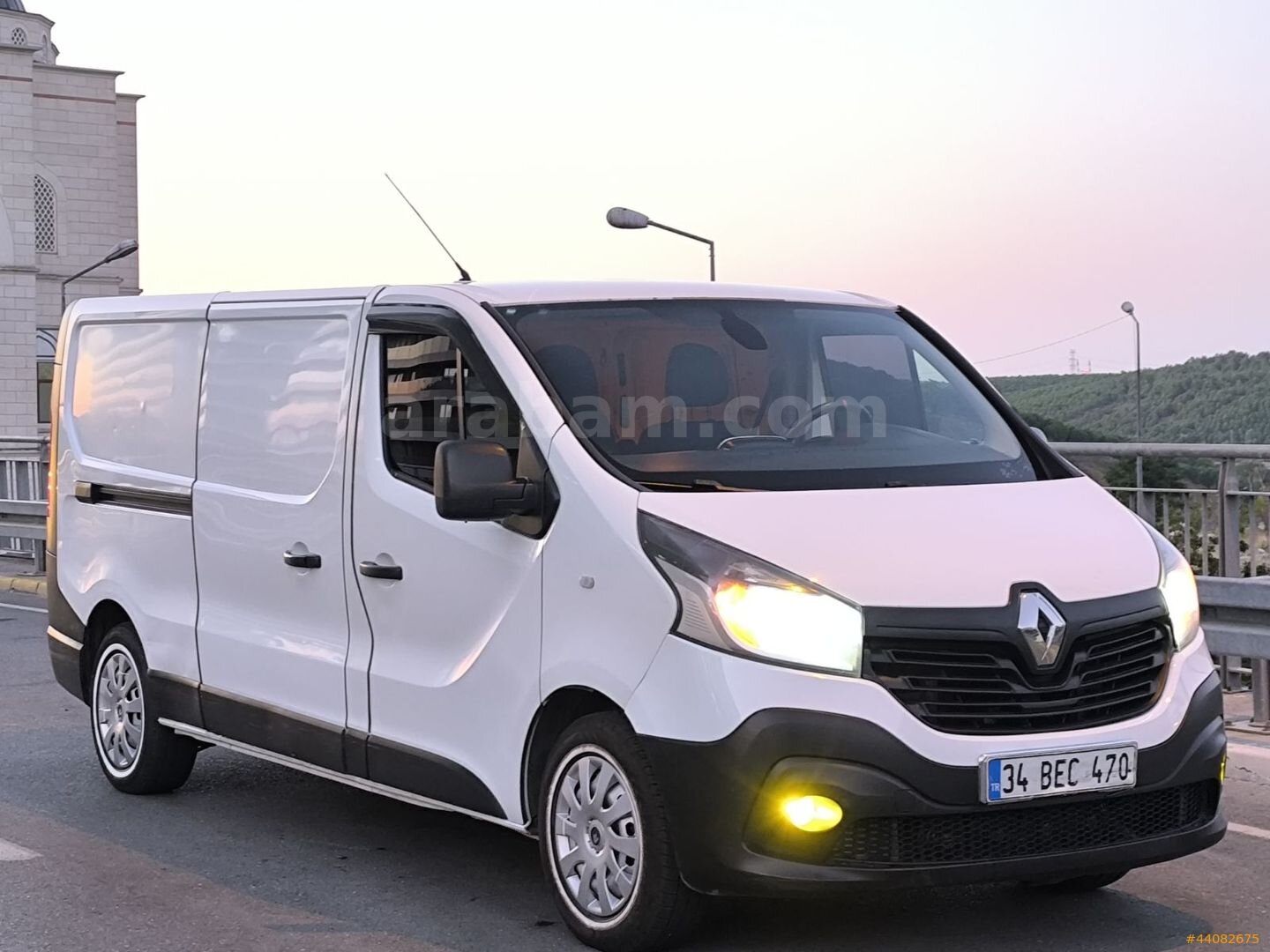 Galeriden Renault Trafic 1.6 DCI Grand Confort 2017 Model İstanbul 445.000 km Beyaz 5