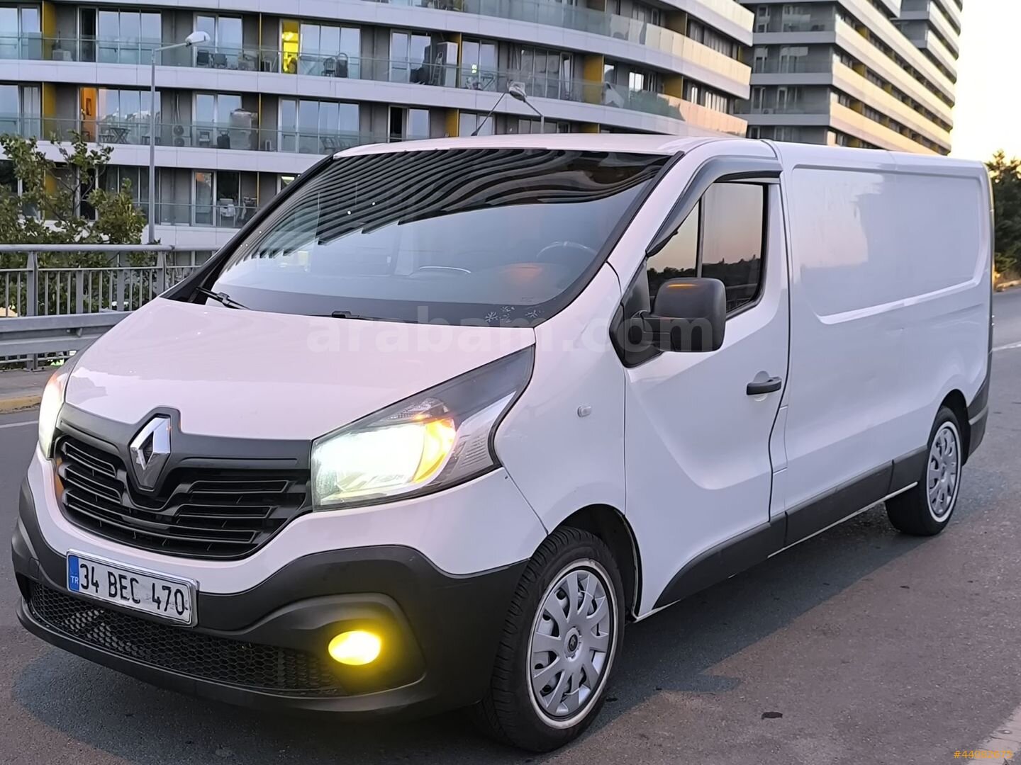 Galeriden Renault Trafic 1.6 DCI Grand Confort 2017 Model İstanbul 445.000 km Beyaz 2
