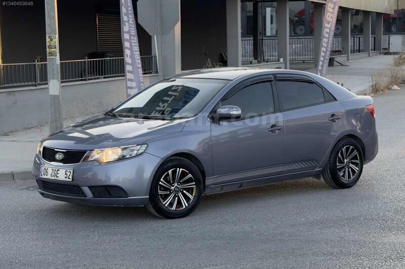 Galeriden Kia Cerato 1.6 GSL Comfort 2010 Model Eskişehir 140.000 km Mavi