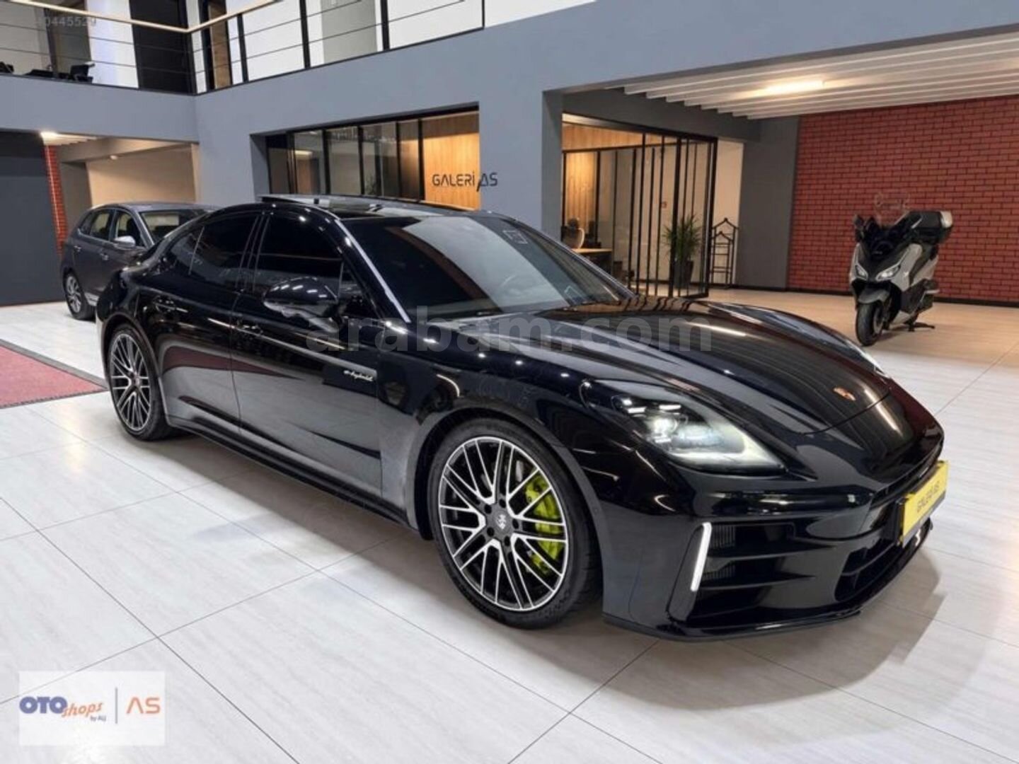 Galeriden Porsche Panamera 4 E-Hybrid 2025 Model Eskişehir 22.500 km Siyah 3