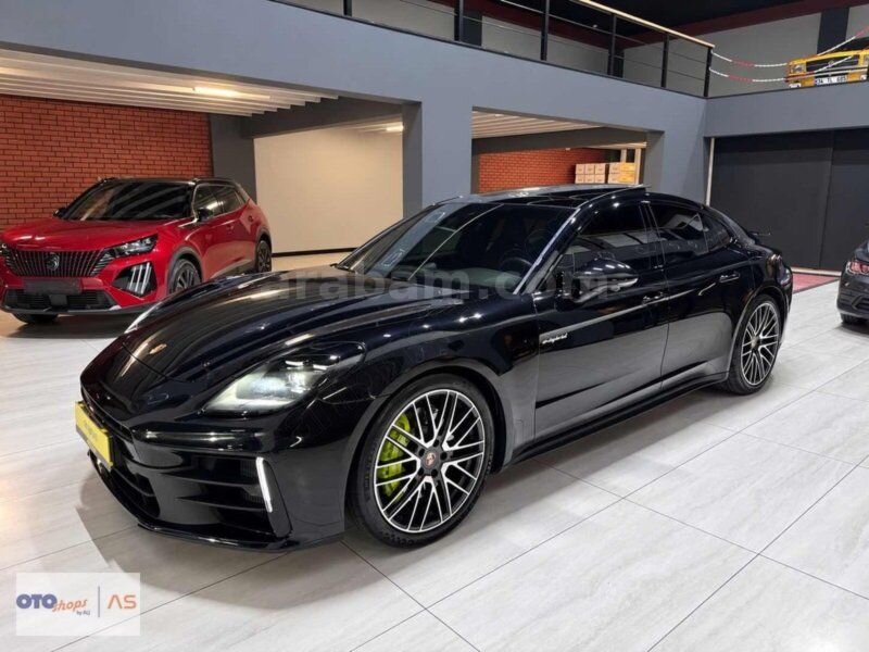 Galeriden Porsche Panamera 4 E-Hybrid 2025 Model Eskişehir 22.500 km Siyah 1