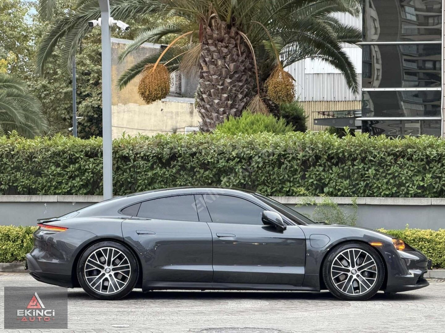 Galeriden Porsche Taycan Elektrik 2021 Model İstanbul 72.000 km Gri 4