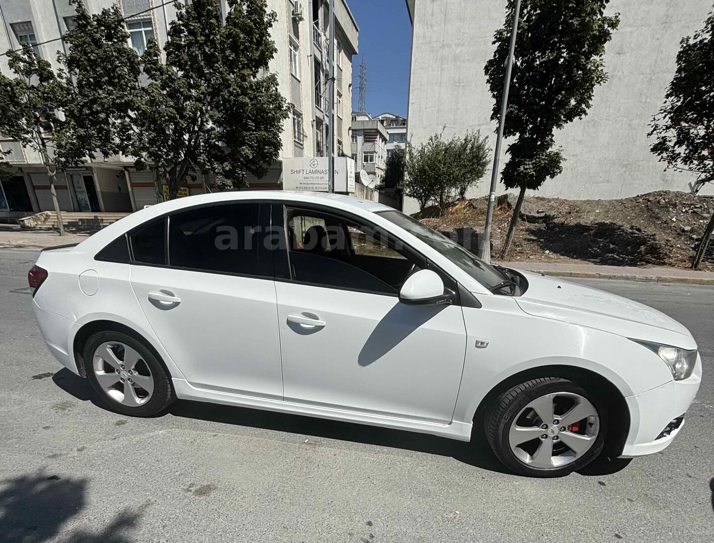 Sahibinden Chevrolet Cruze 1.6 Design Edition 2011 Model İstanbul 196.000 km Beyaz 3