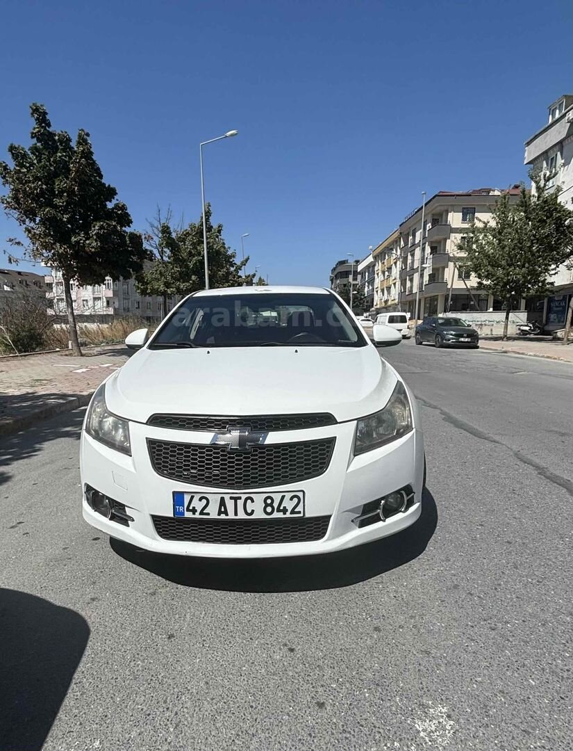 Sahibinden Chevrolet Cruze 1.6 Design Edition 2011 Model İstanbul 196.000 km Beyaz 2