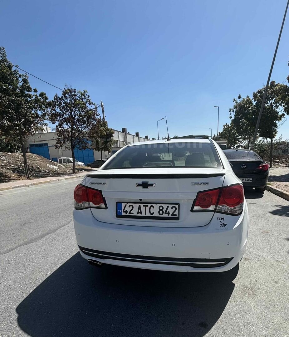 Sahibinden Chevrolet Cruze 1.6 Design Edition 2011 Model İstanbul 196.000 km Beyaz 4