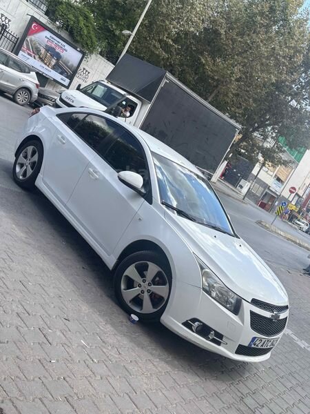Sahibinden Chevrolet Cruze 1.6 Design Edition 2011 Model İstanbul 196.000 km Beyaz