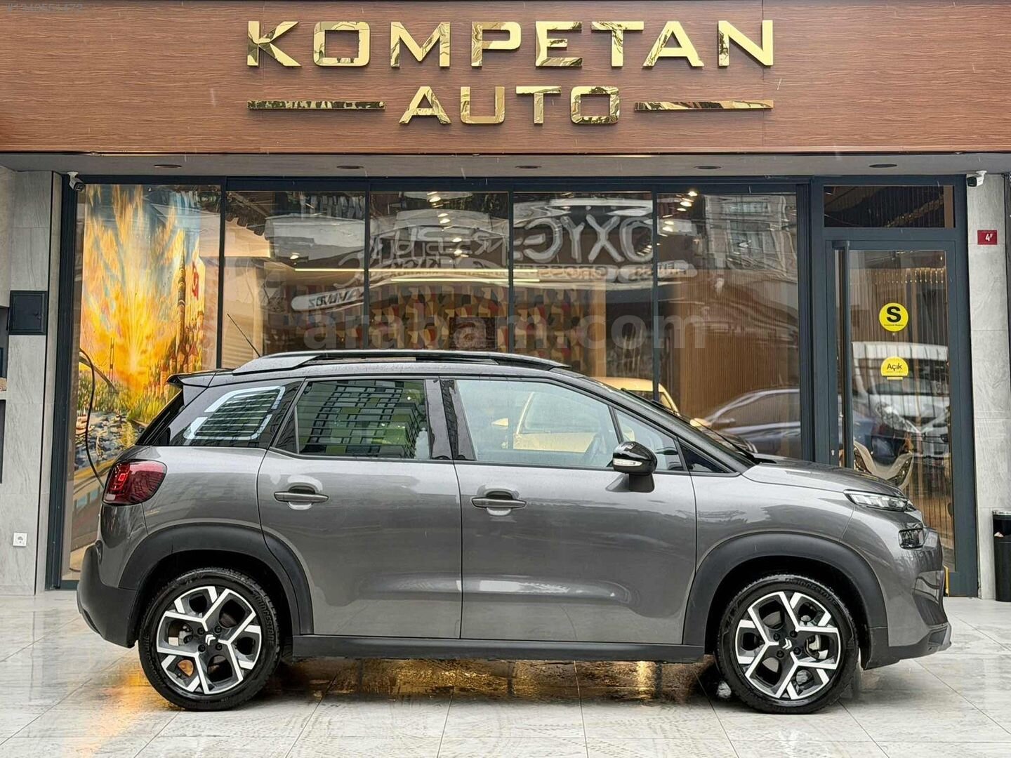 Galeriden Citroen C3 Aircross 1.2 PureTech Shine 2024 Model İstanbul 28.000 km Gri 4