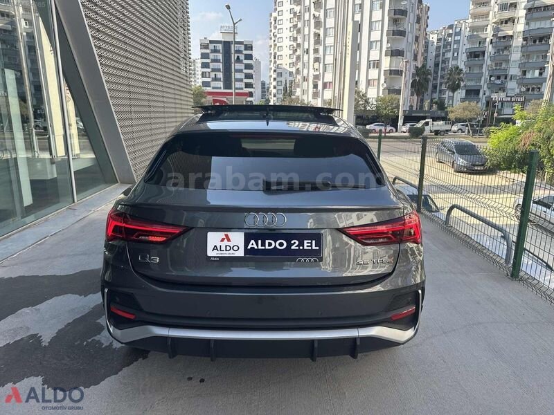 2023 Model AudiQ3 Sportback 35 Turbo FSI 150 hp S line S tronic 5