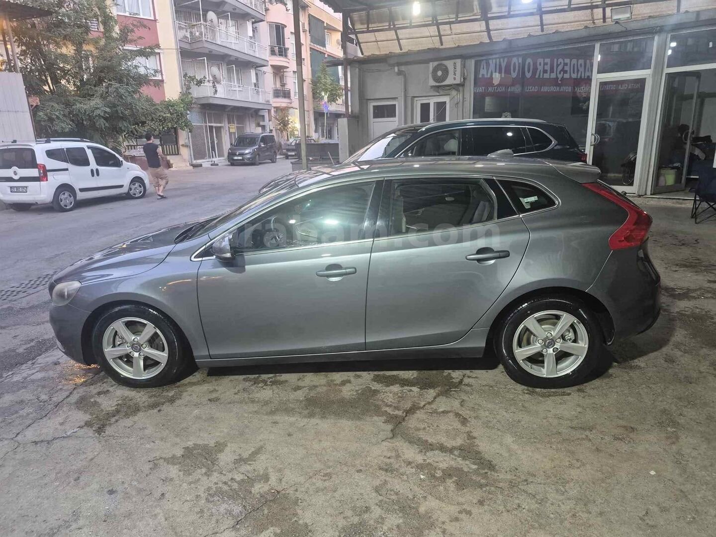 Sahibinden Volvo V40 1.6 D Premium 2015 Model İzmir 190.000 km Gri 3