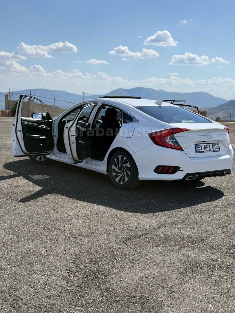 Sahibinden Honda Civic 1.6i VTEC Executive 2017 Model 197.000 km Beyaz 5