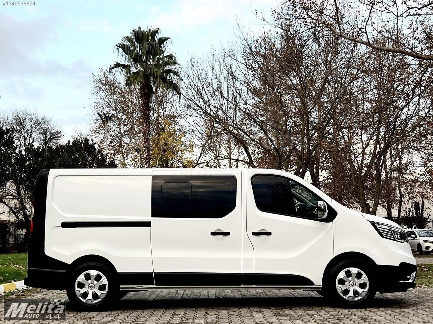 Galeriden Renault Trafic 2.0 DCI Grand Confort 2024 Model Bursa 35.000 km Beyaz 3