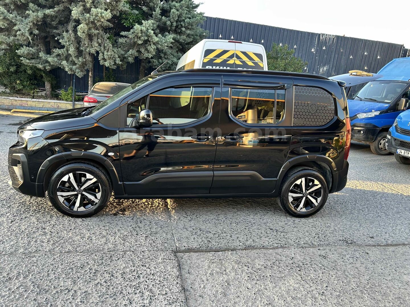 Sahibinden Peugeot Rifter 1.5 BlueHDI GT 2024 Model İstanbul 19.000 km Siyah 3