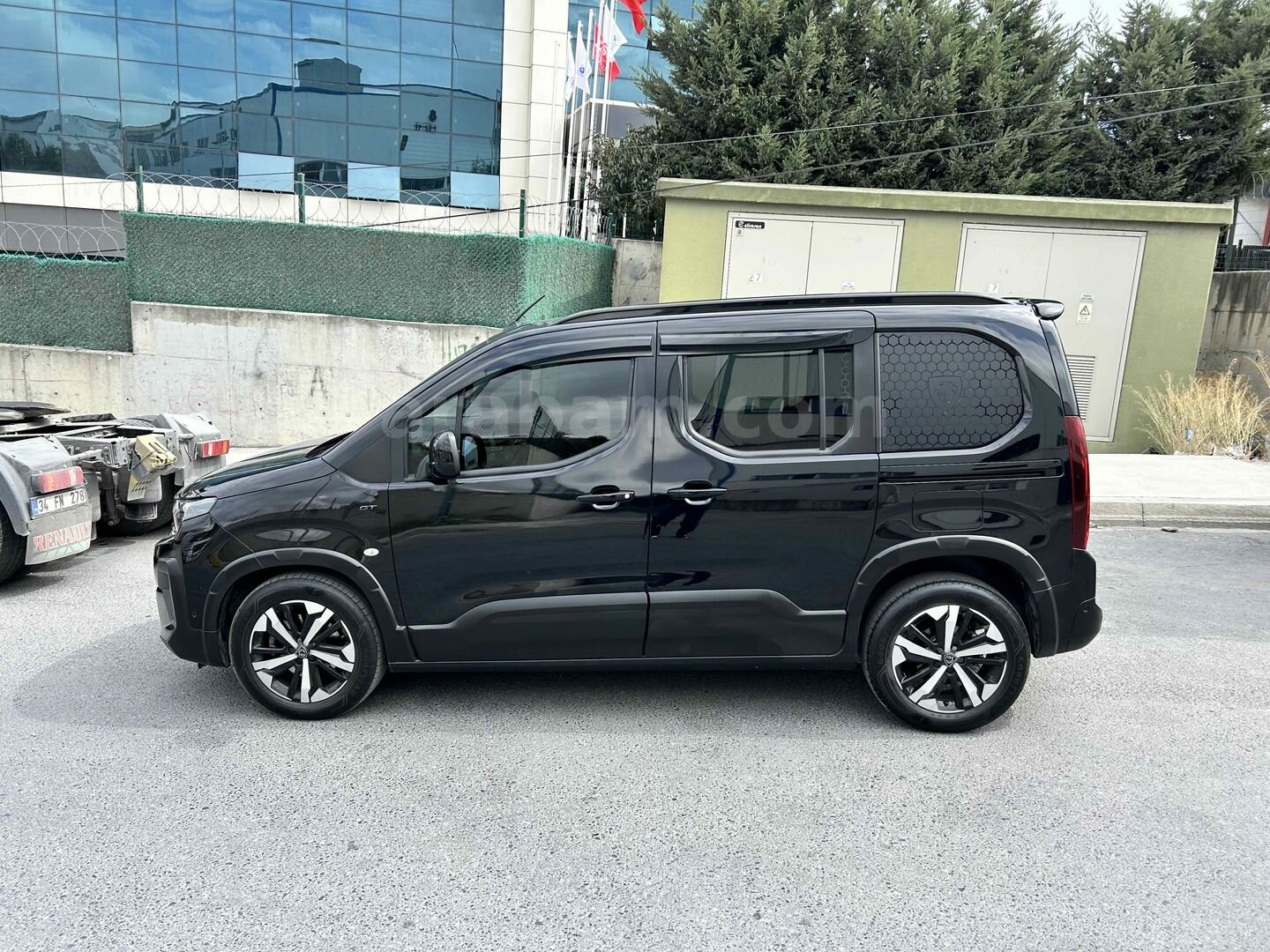 Sahibinden Peugeot Rifter 1.5 BlueHDI GT 2024 Model İstanbul 19.000 km Siyah 6