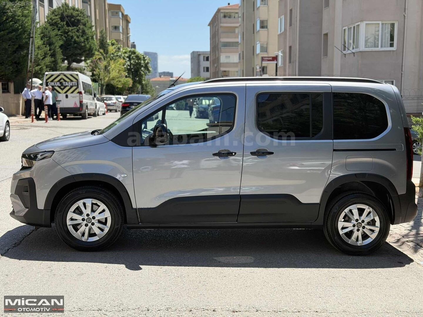 Galeriden Peugeot Rifter 1.5 BlueHDI Allure 2025 Model İstanbul 22.000 km Gri 2