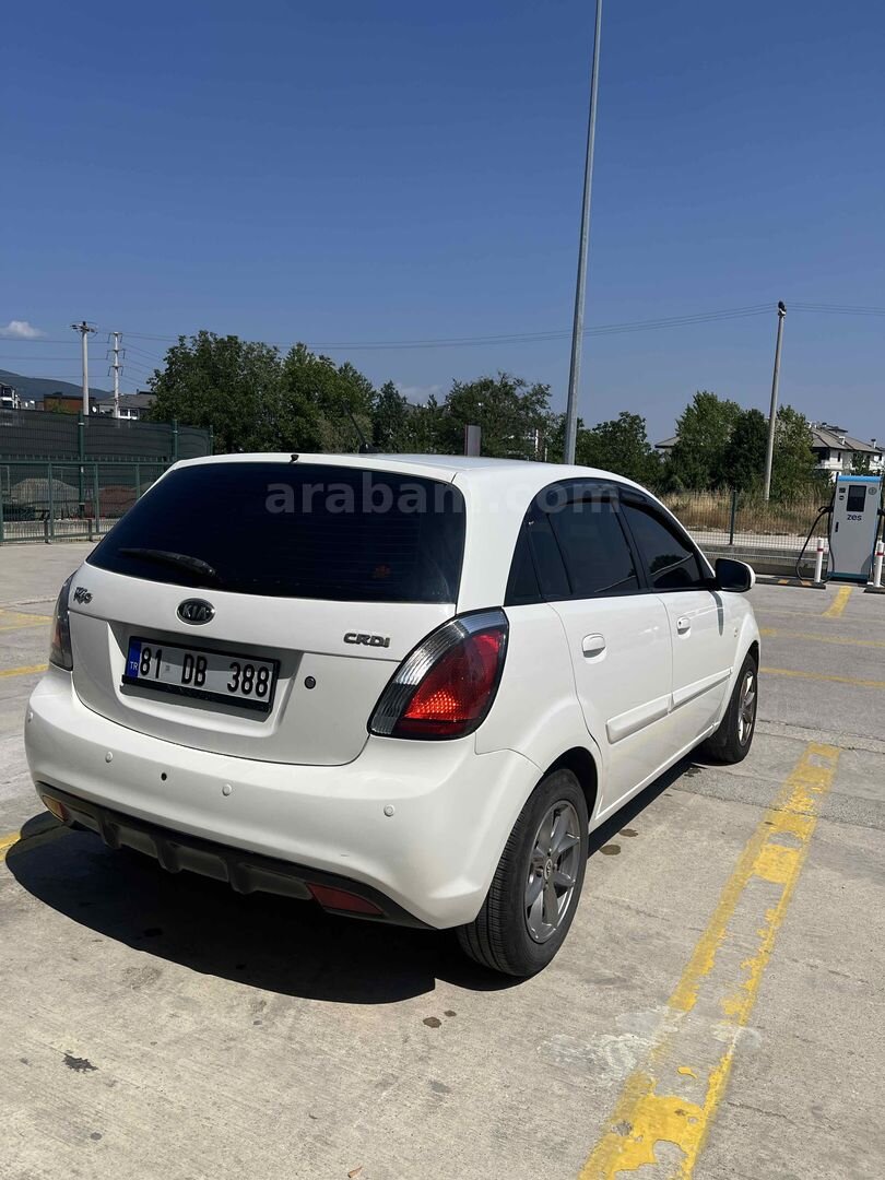 Sahibinden Kia Rio 1.5 CRDi Trend 2011 Model Düzce 278.000 km Beyaz 5