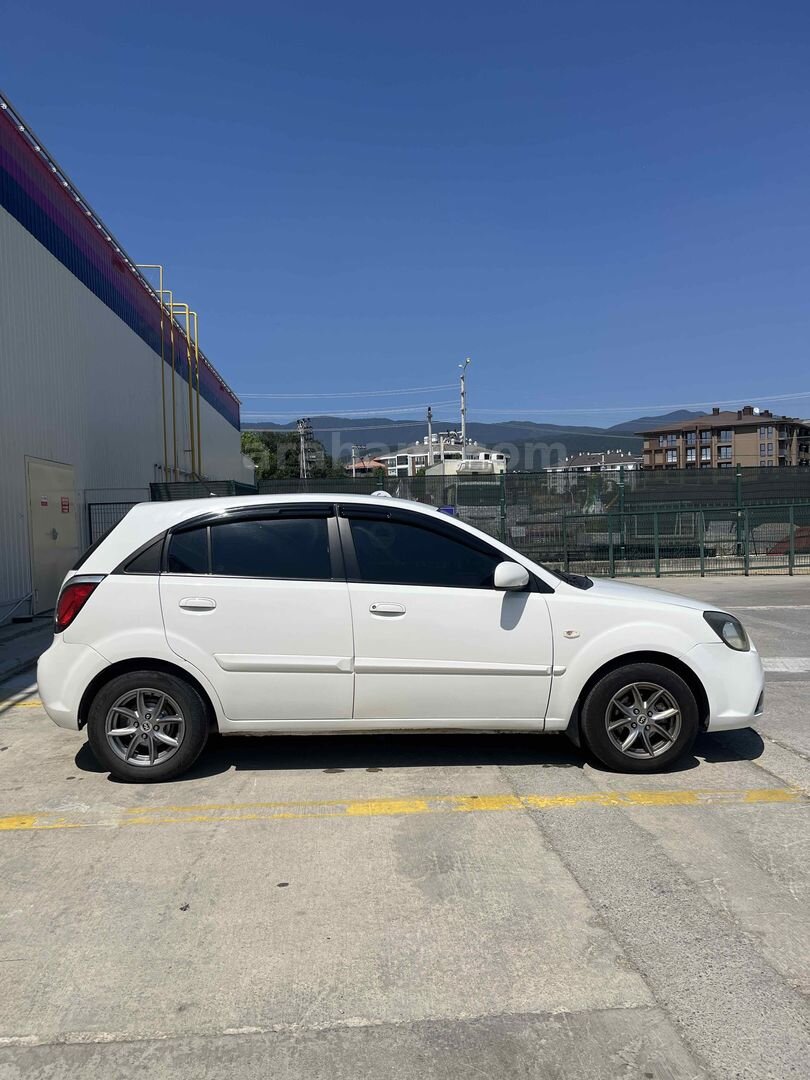 Sahibinden Kia Rio 1.5 CRDi Trend 2011 Model Düzce 278.000 km Beyaz 7