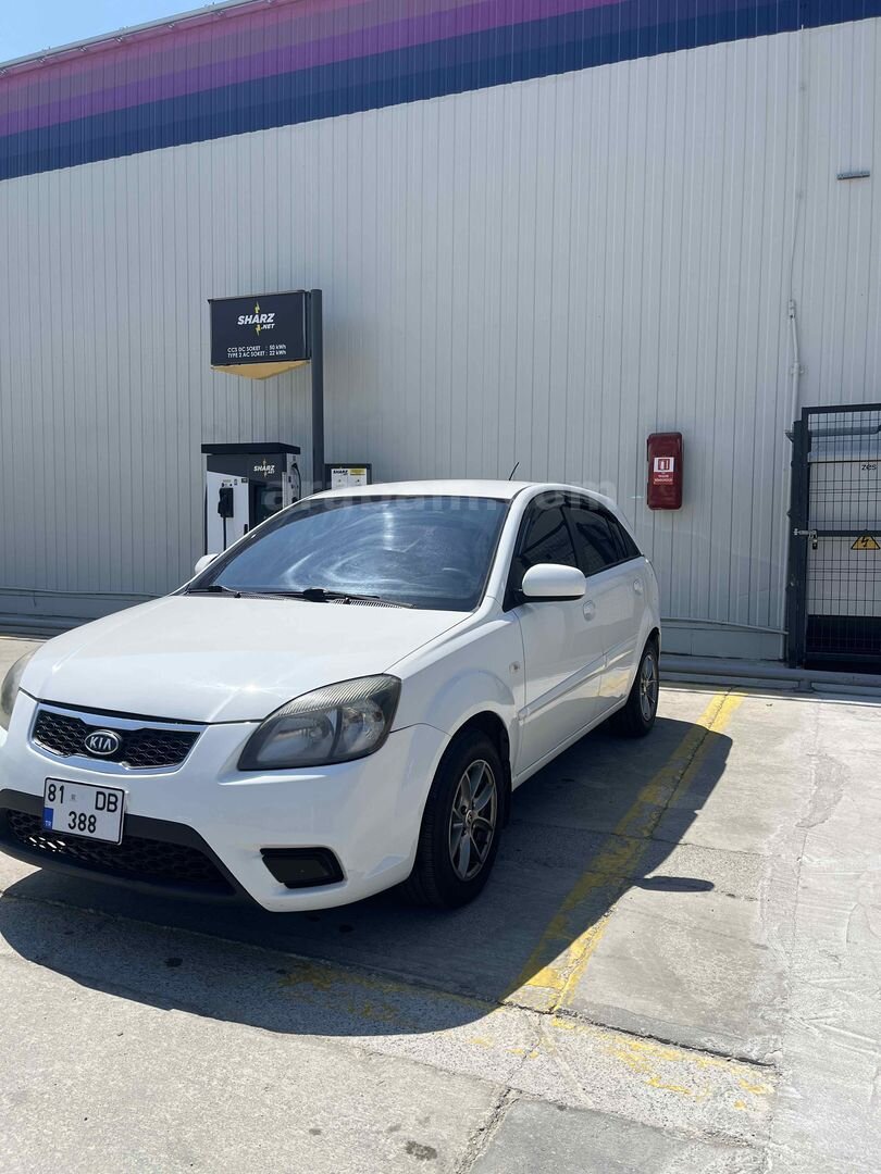 Sahibinden Kia Rio 1.5 CRDi Trend 2011 Model Düzce 278.000 km Beyaz 3