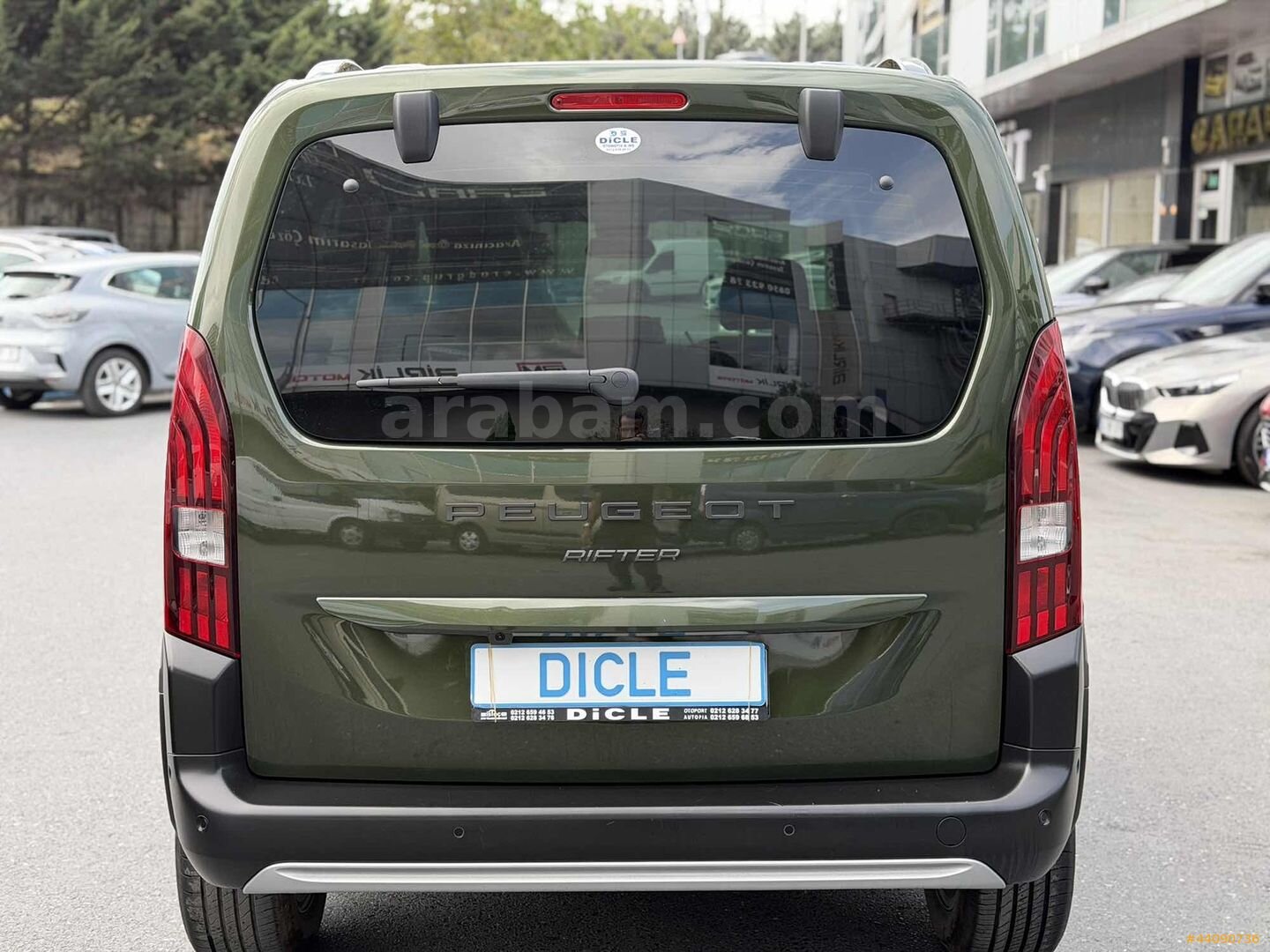 Galeriden Peugeot Rifter 1.5 BlueHDI GT 2025 Model İstanbul 41.150 km Yeşil 4