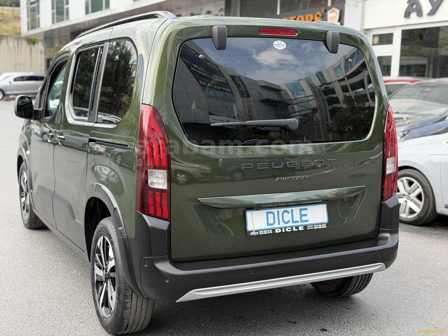 Galeriden Peugeot Rifter 1.5 BlueHDI GT 2025 Model İstanbul 41.150 km Yeşil 5