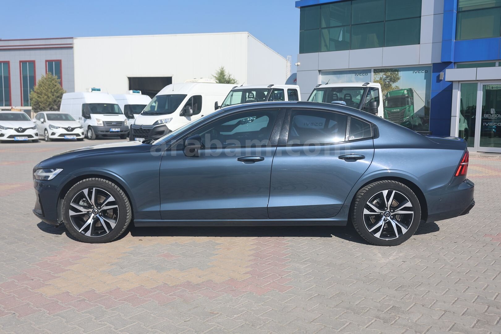 Galeriden Volvo S60 2.0 B5 Plus Dark 2023 Model Konya 186.171 km Mavi 5