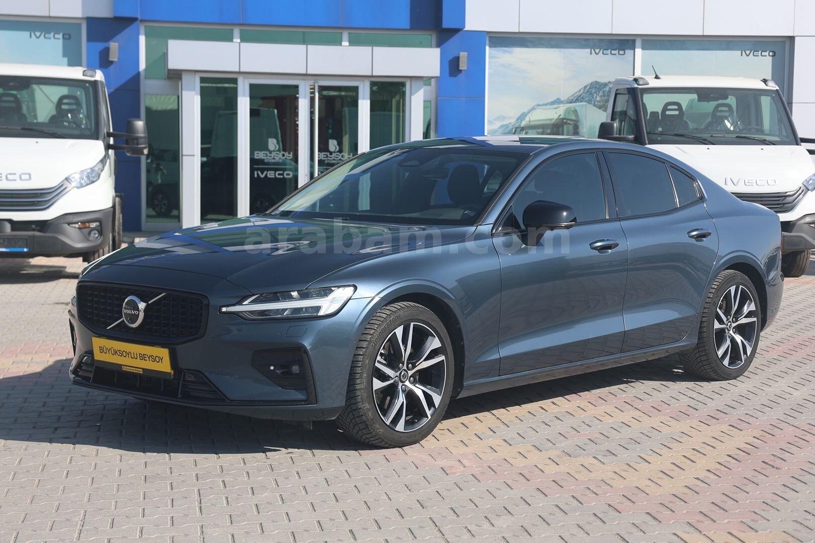 Galeriden Volvo S60 2.0 B5 Plus Dark 2023 Model Konya 186.171 km Mavi 4