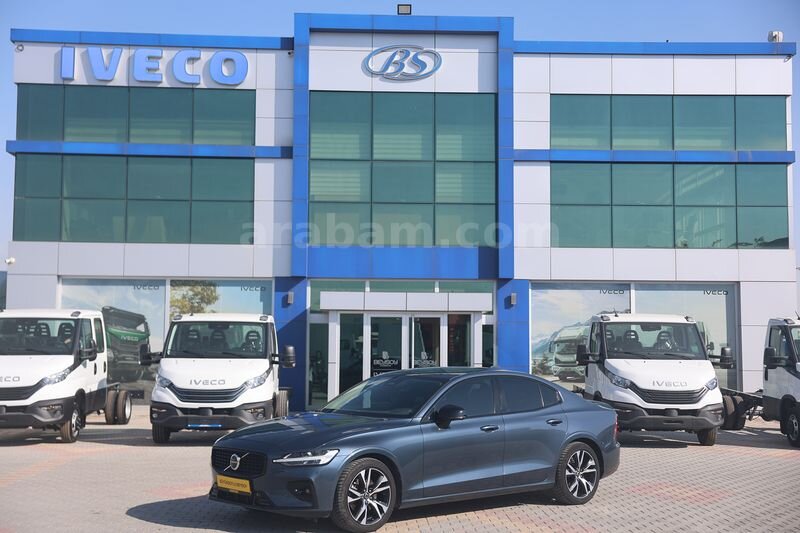 Galeriden Volvo S60 2.0 B5 Plus Dark 2023 Model Konya 186.171 km Mavi