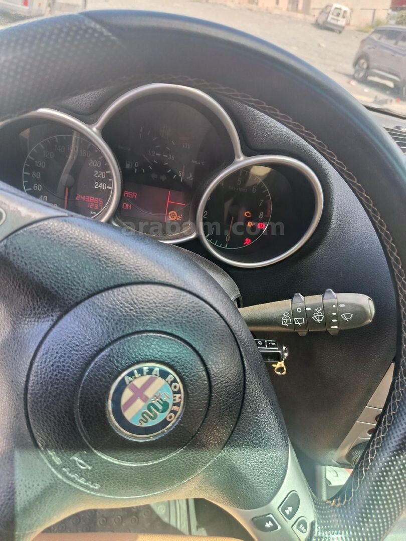 Sahibinden Alfa Romeo 147 1.6 TS Distinctive 2004 Model İstanbul 245.000 km Siyah 5