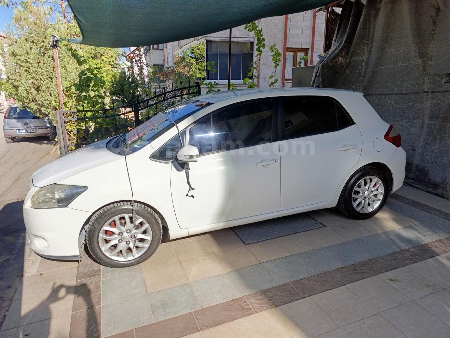 Galeriden Toyota Auris 1.4 D-4D Comfort Extra 2011 Model Isparta 170.000 km Beyaz 3