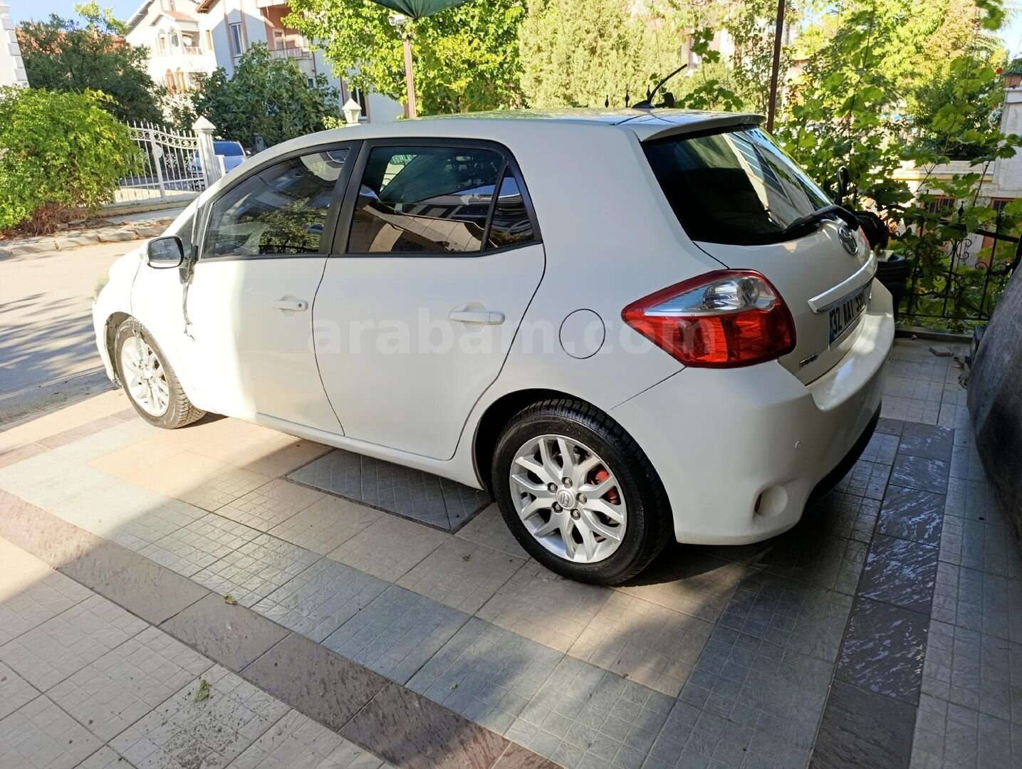 Galeriden Toyota Auris 1.4 D-4D Comfort Extra 2011 Model Isparta 170.000 km Beyaz 4