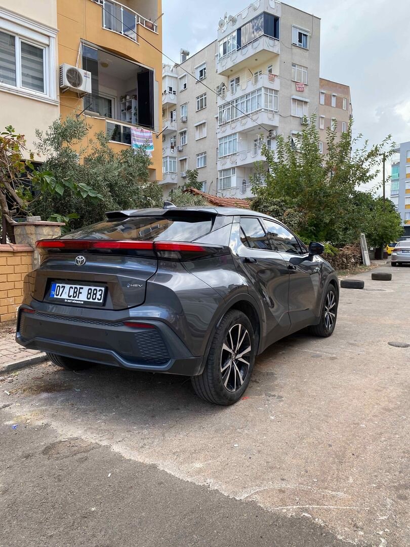 Bayandan ilk sahibinden Toyota CHR 1.8 Hybrid Passion 2025 Model 2