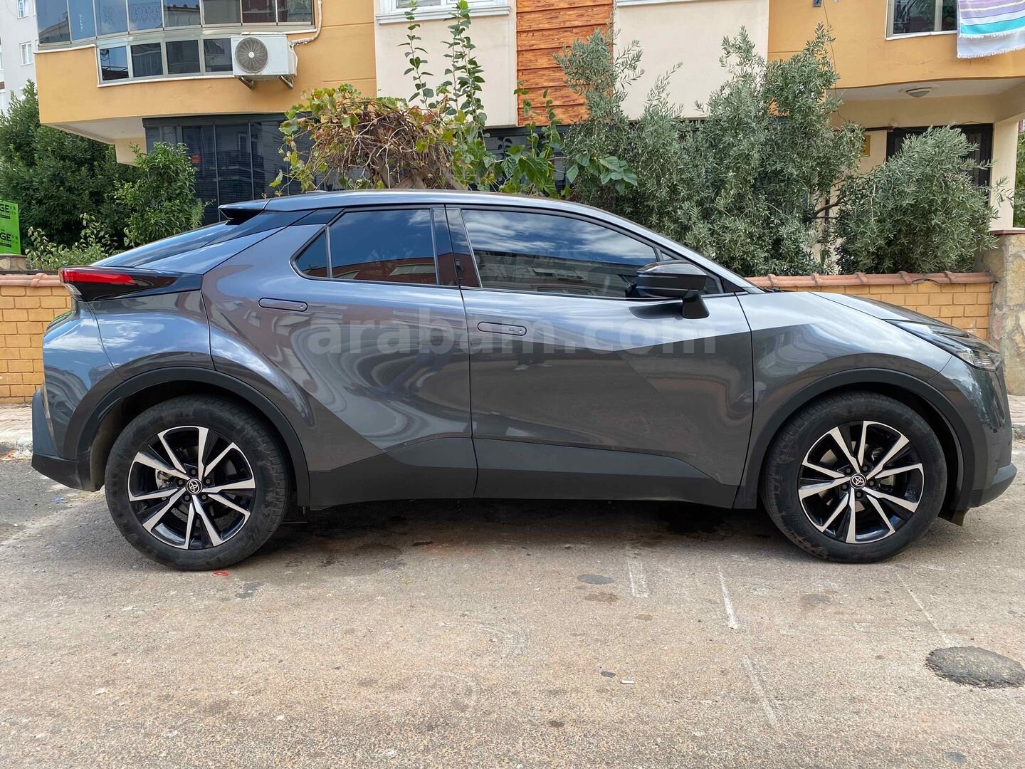 Bayandan ilk sahibinden Toyota CHR 1.8 Hybrid Passion 2025 Model 1
