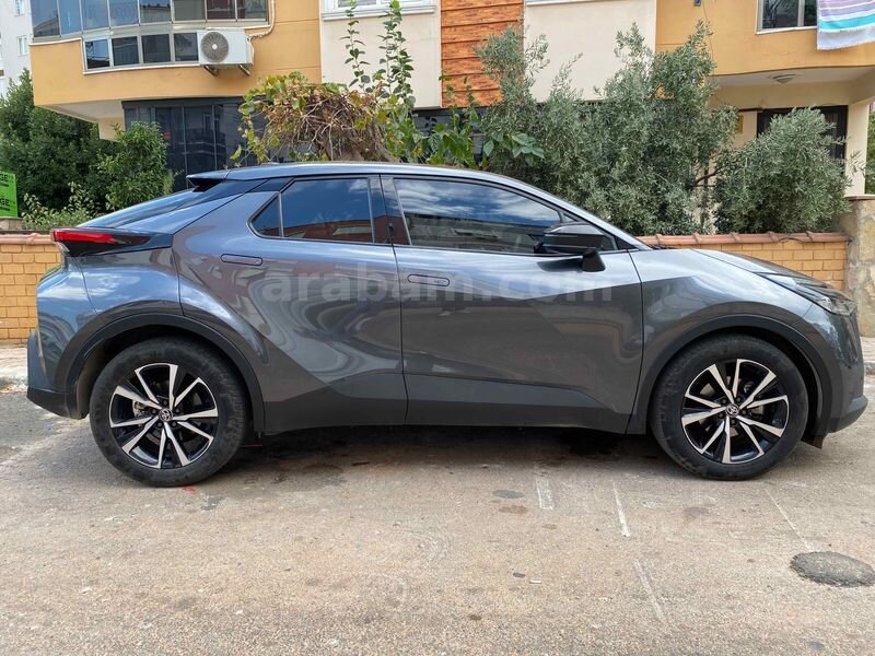 Bayandan ilk sahibinden Toyota CHR 1.8 Hybrid Passion 2025 Model