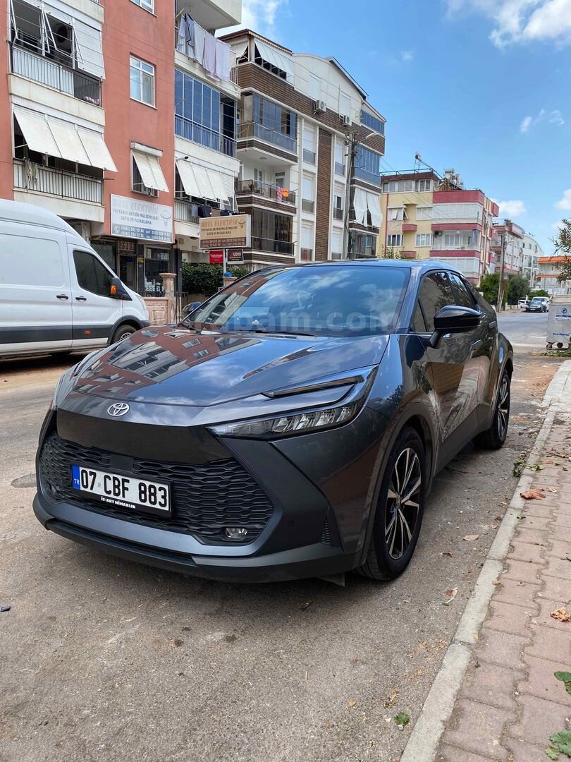 Bayandan ilk sahibinden Toyota CHR 1.8 Hybrid Passion 2025 Model 3