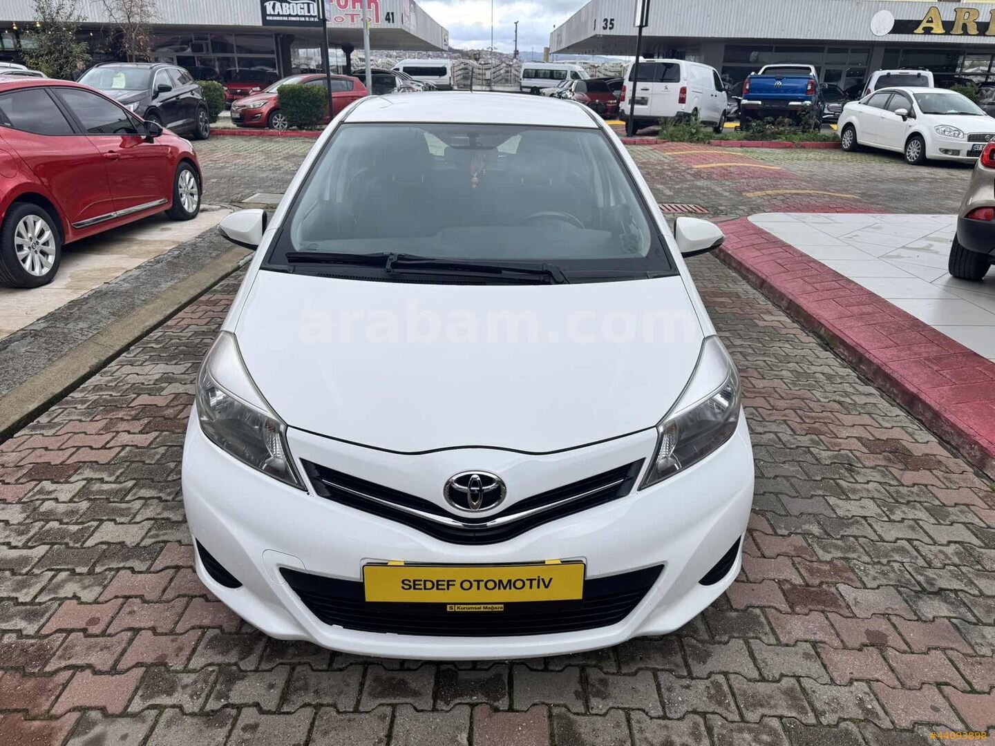Galeriden Toyota Yaris 1.33 Fun 2012 Model Kocaeli 196.000 km Beyaz 3