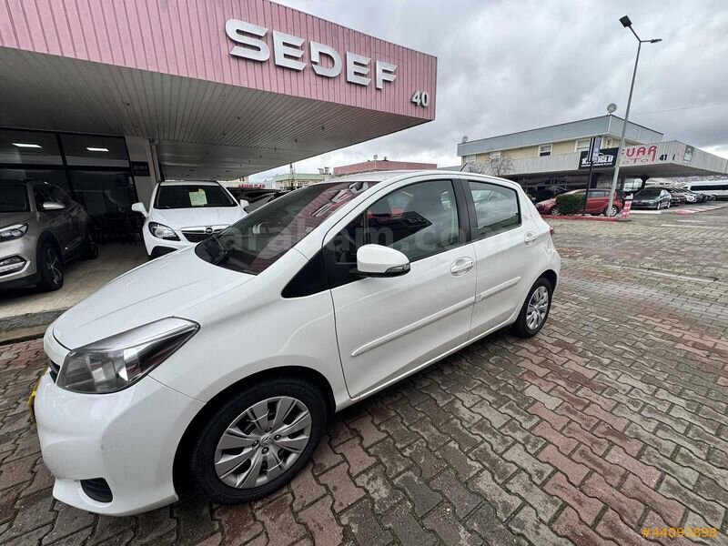 Galeriden Toyota Yaris 1.33 Fun 2012 Model Kocaeli 196.000 km Beyaz