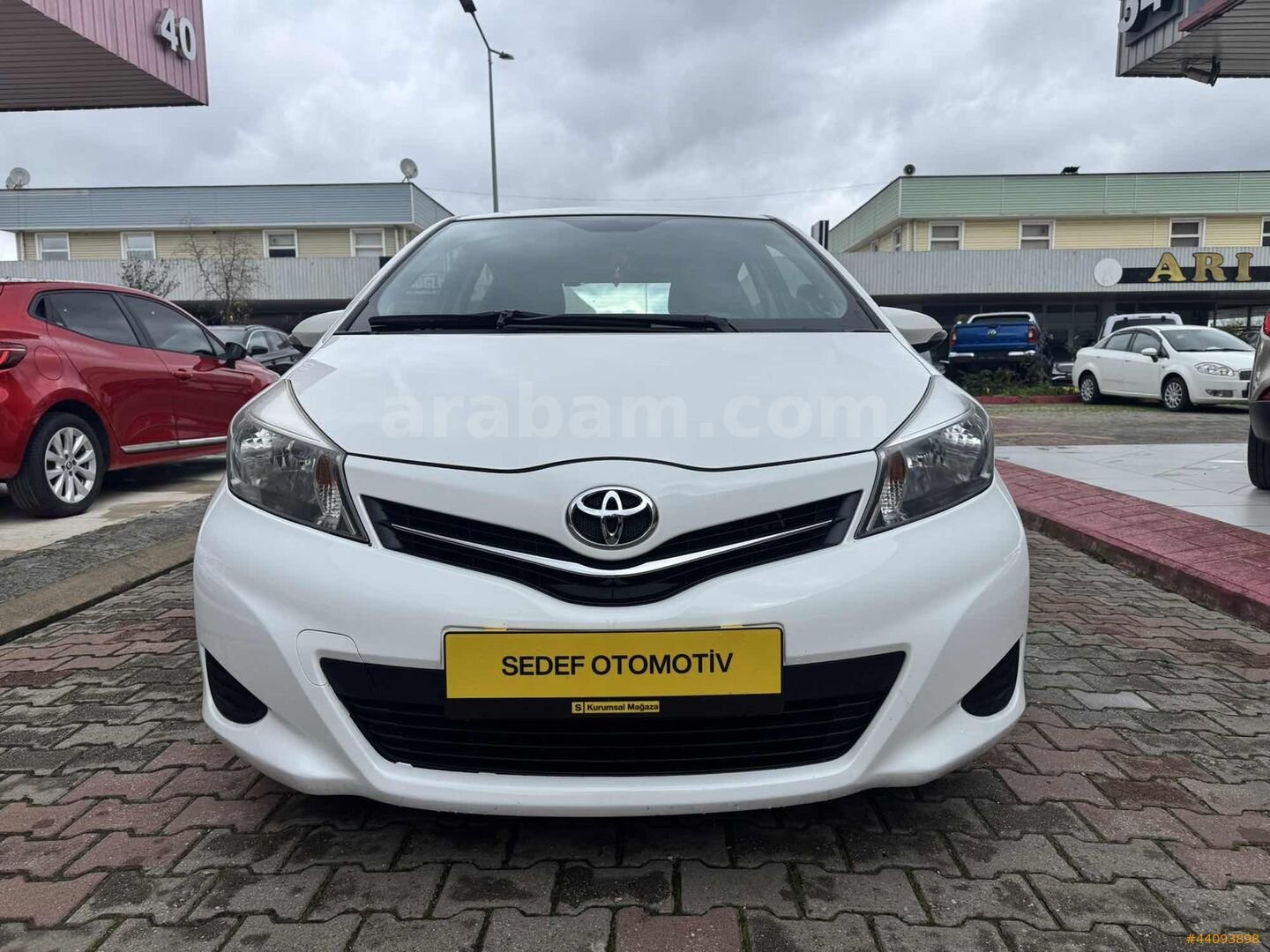 Galeriden Toyota Yaris 1.33 Fun 2012 Model Kocaeli 196.000 km Beyaz 2