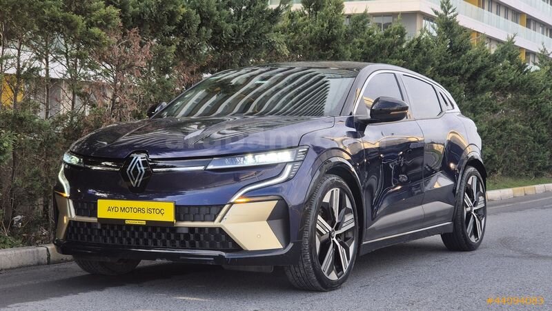 Galeriden Renault Megane E-Tech Iconic 2023 Model İstanbul 81.500 km Lacivert