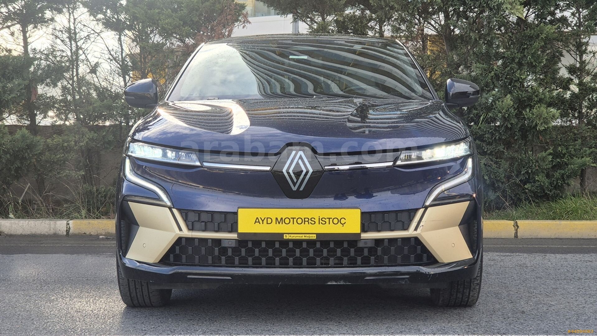 Galeriden Renault Megane E-Tech Iconic 2023 Model İstanbul 81.500 km Lacivert 2