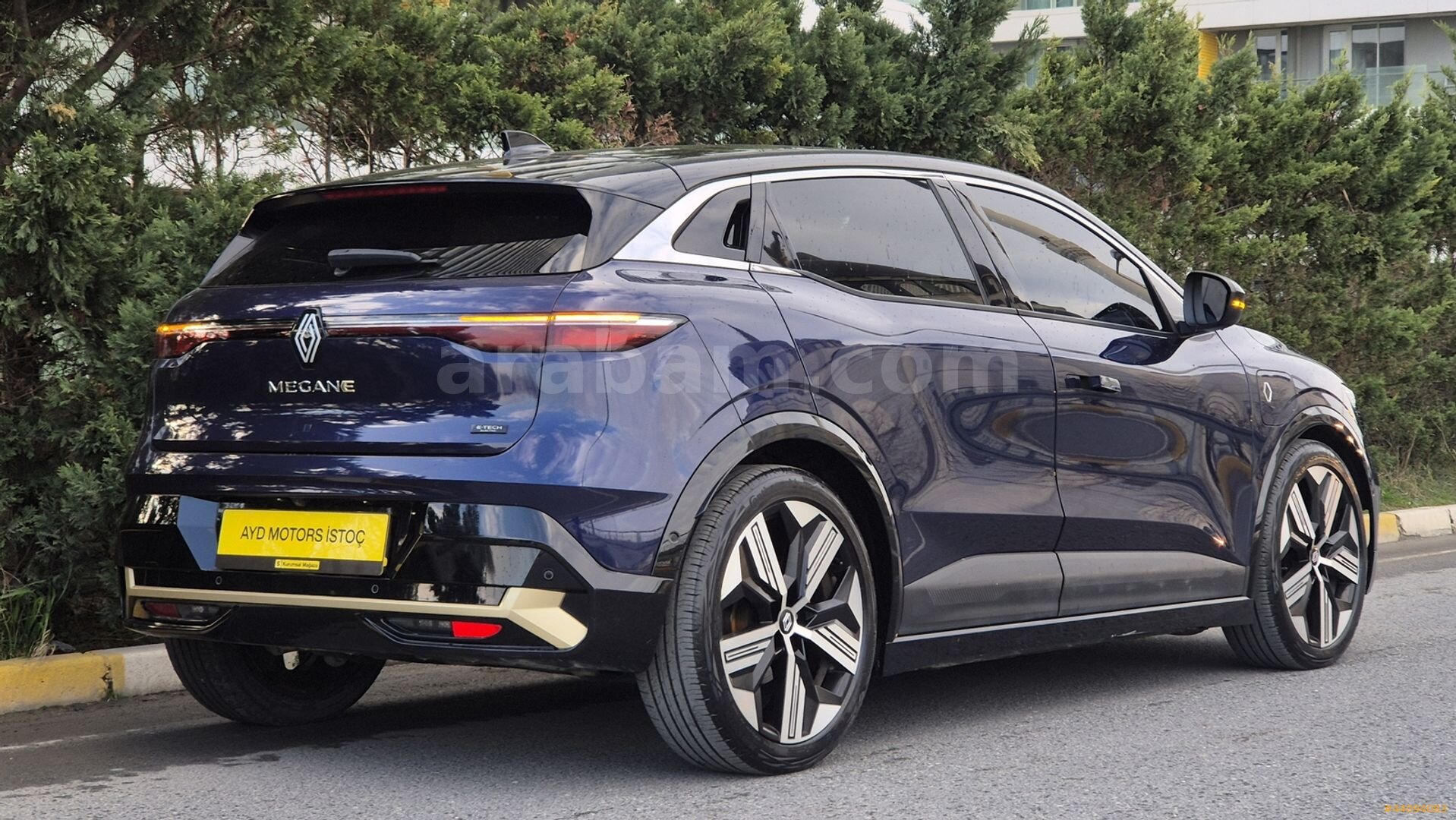 Galeriden Renault Megane E-Tech Iconic 2023 Model İstanbul 81.500 km Lacivert 5